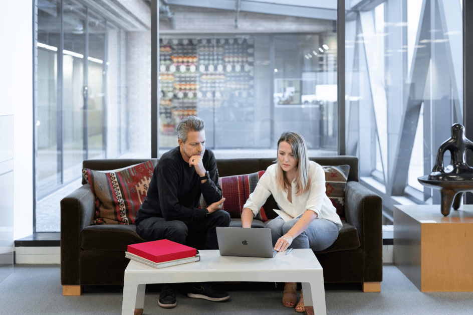 linkedin-sales-solutions-oFMI6CdD7yU-unsplash 1-min